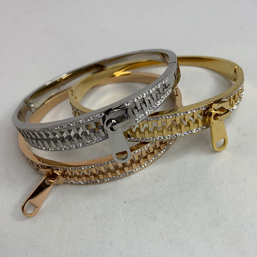 'Zip me' Bangle