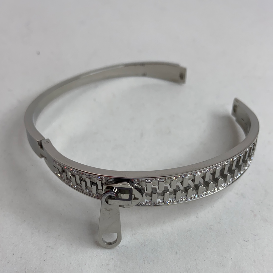 'Zip me' Bangle